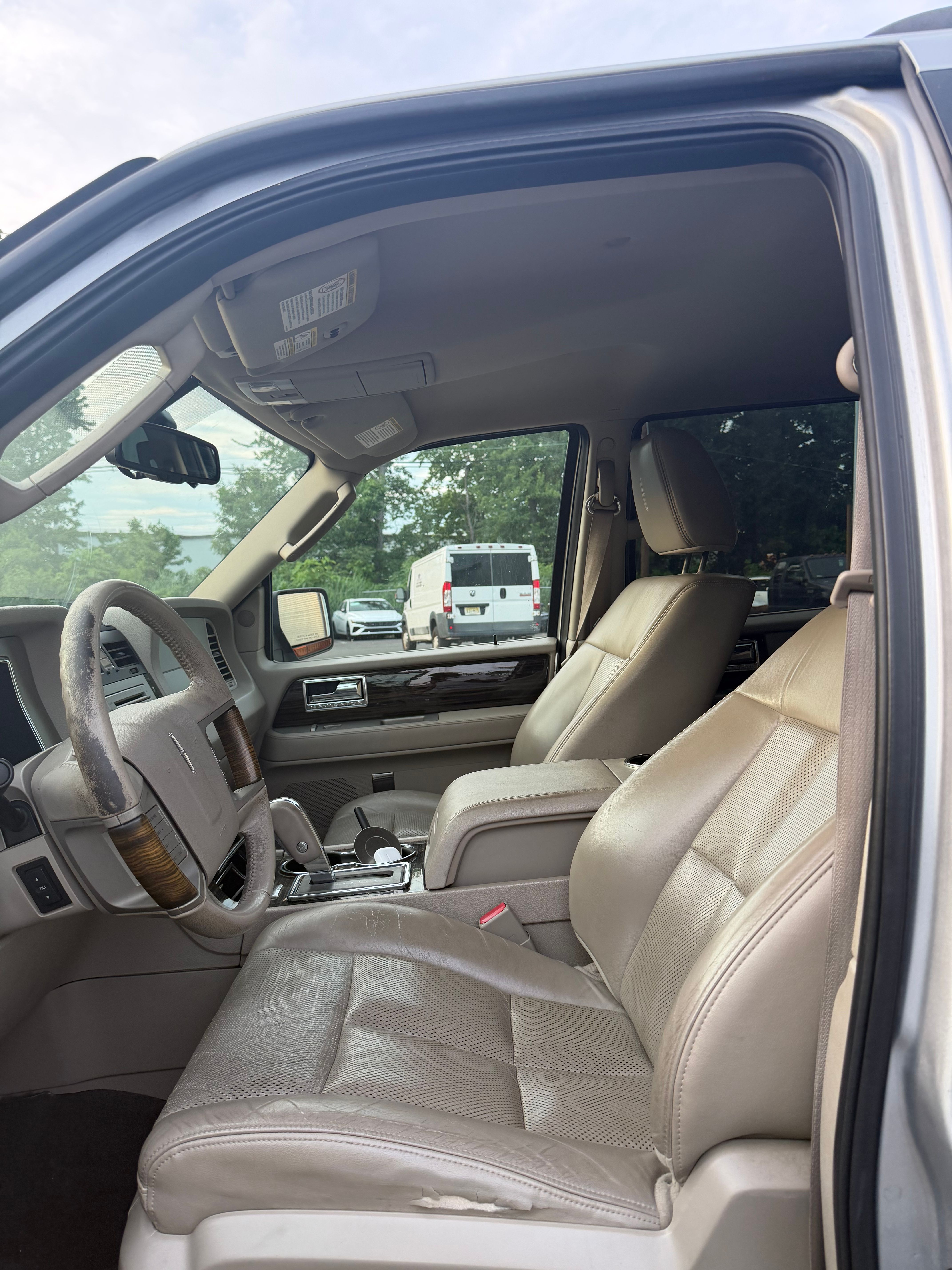 Used 2010 Lincoln Navigator 4WD image 15