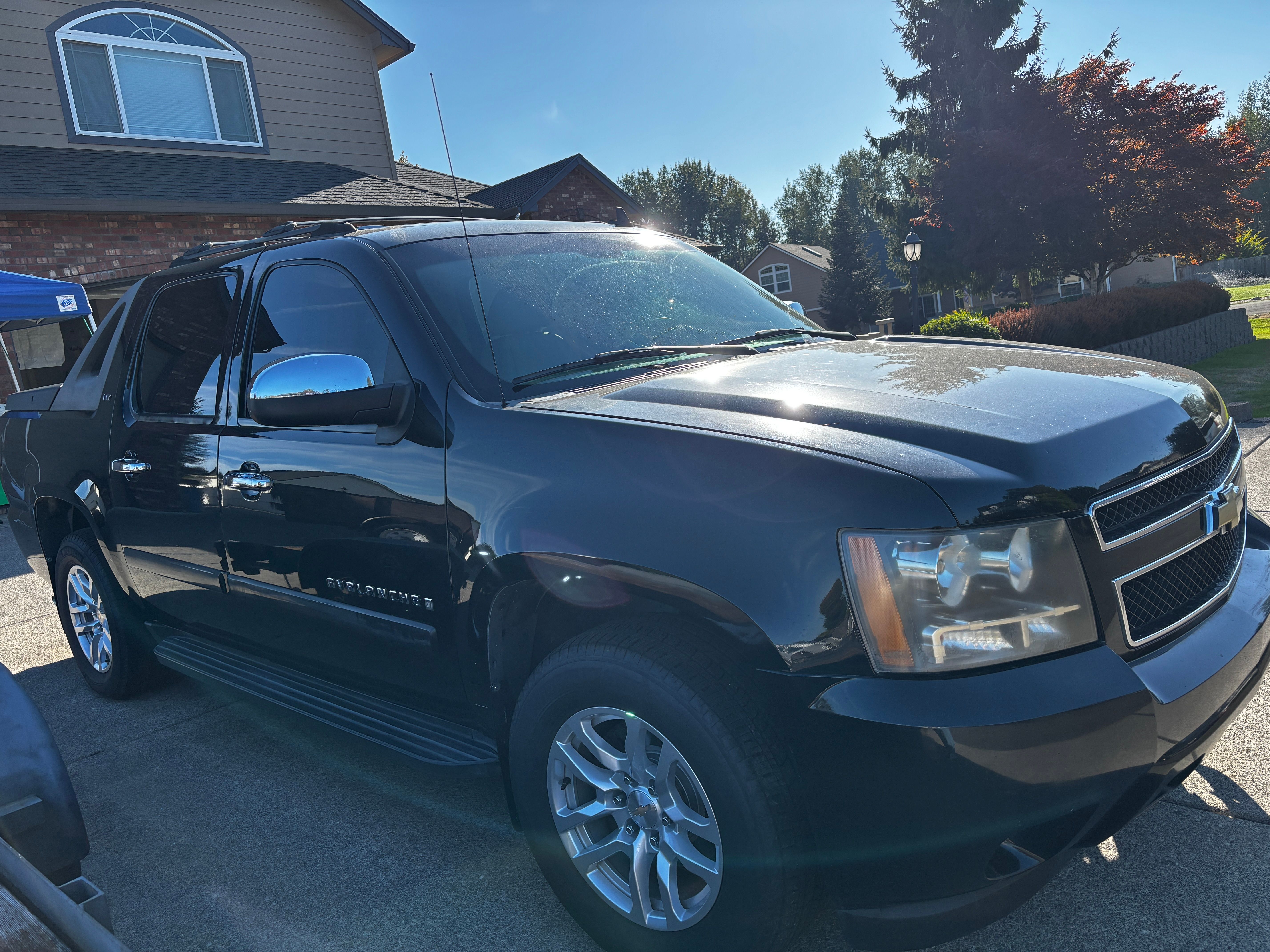 Used 2007 Chevrolet Avalanche LTZ w/ LTZ Preferred Equipment Group AWD/4WD image 12