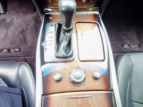 Used 2016 INFINITI Q70 L 3.7 w/ Deluxe Touring Package image 29