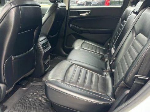 Used 2018 Ford Edge SEL w/ Equipment Group 201A AWD/4WD image 11