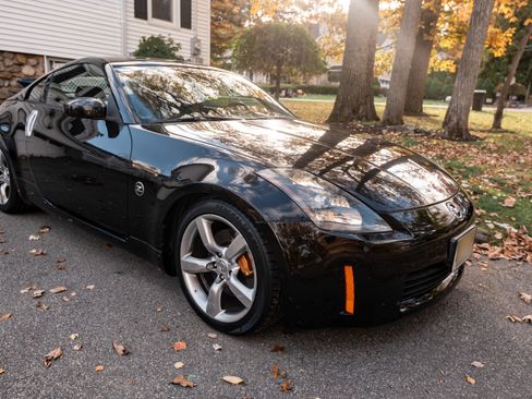 Used 2005 Nissan 350Z 35th Anniversary Edition w/ (N93) Cargo Convenience Pkg image 13