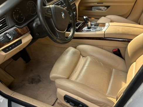 Used 2015 BMW 750Li RWD image 9