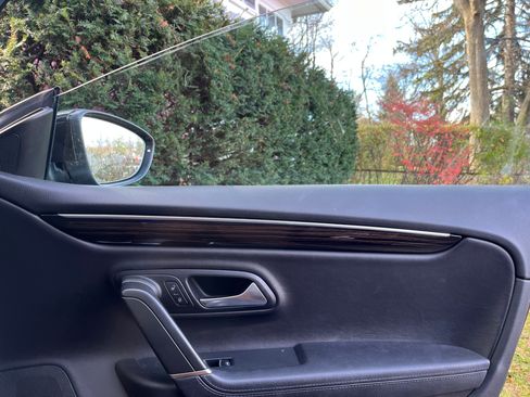 Used 2013 Volkswagen CC Executive image 14