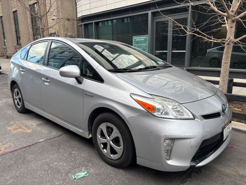 Used 2015 Toyota Prius Two image 2
