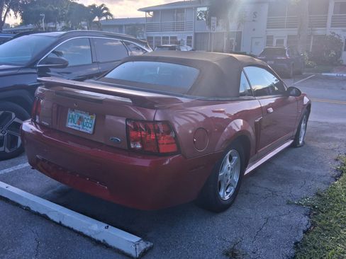 Used 2002 Ford Mustang Premium image 2