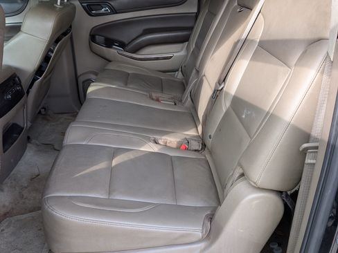 Used 2015 Chevrolet Suburban LT image 5