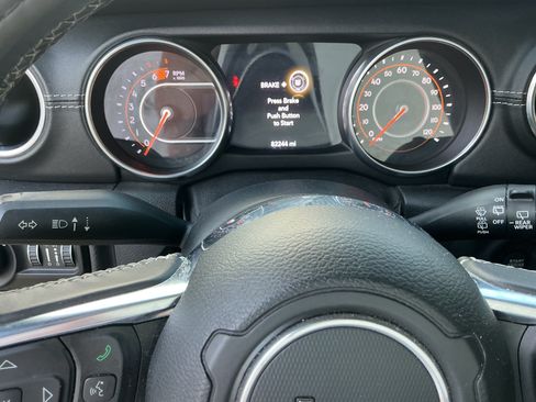 Used 2018 Jeep Wrangler Unlimited Sahara image 9