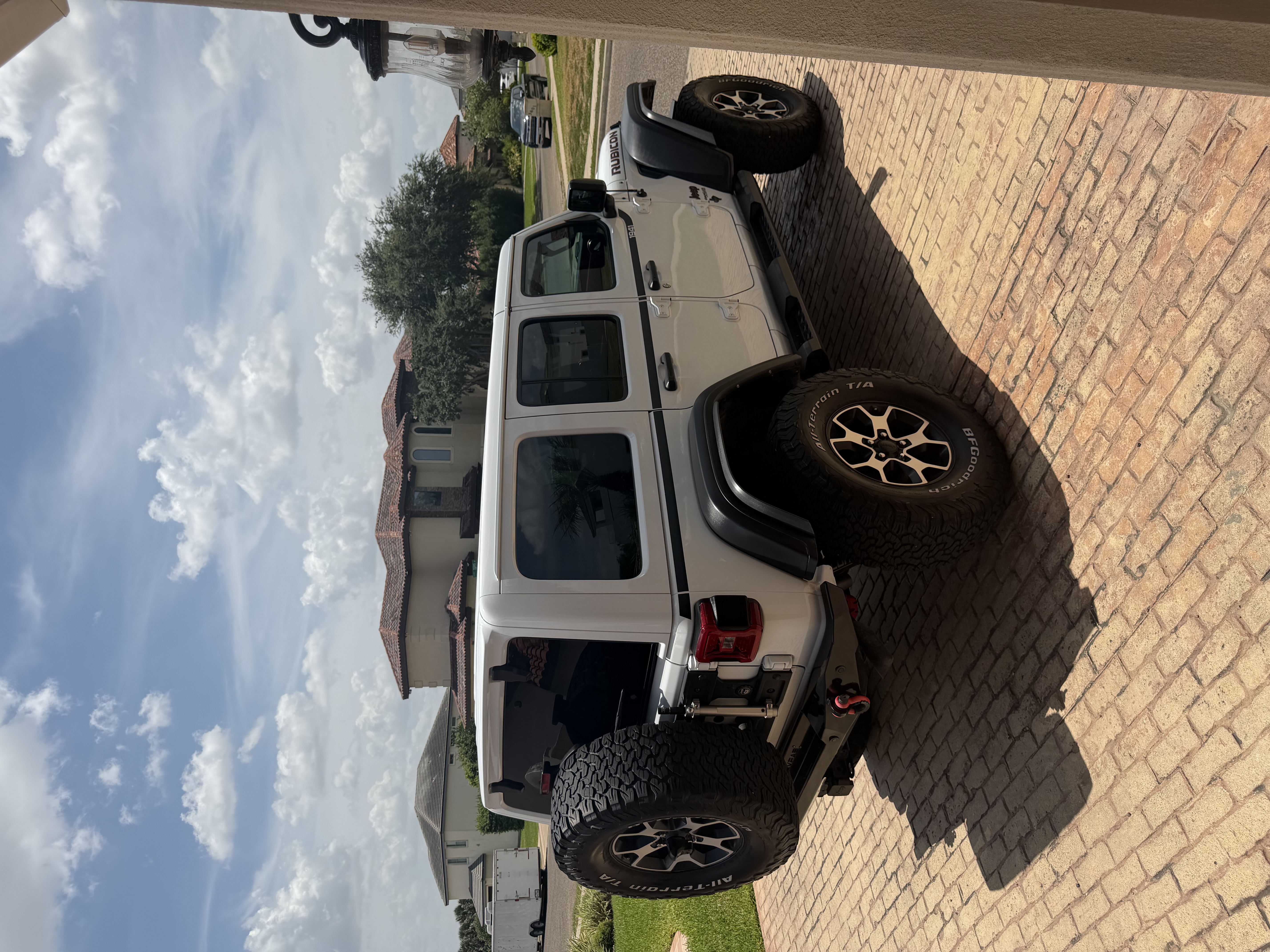 Used 2022 Jeep Wrangler Unlimited Rubicon w/ LED Lighting Group AWD/4WD image 15