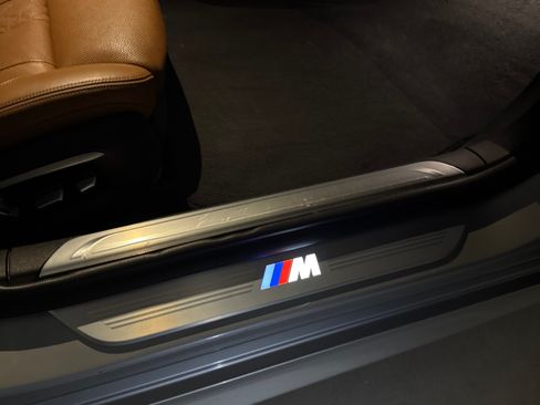 Used 2017 BMW 750i xDrive image 11