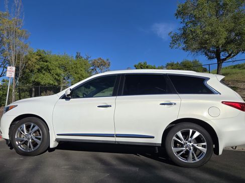 Used 2013 INFINITI JX35 35 Sport Utility 4D w/ Premium Pkg image 2