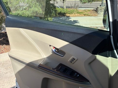 Used 2013 Toyota Venza Limited w/ Tow Prep Pkg image 18