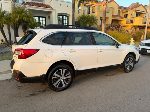 Used 2018 Subaru Outback 2.5i Limited AWD/4WD image 2