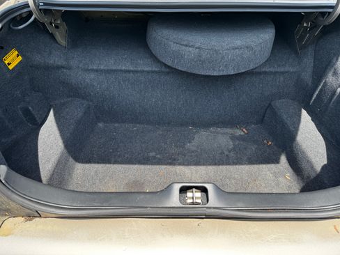 Used 2005 Ford Crown Victoria RWD image 15