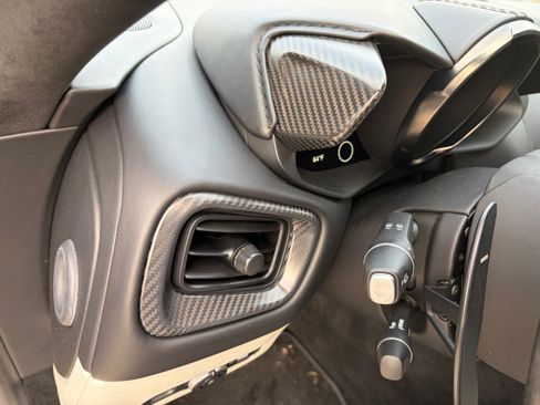 Used 2022 Aston Martin V8 Vantage Coupe image 18