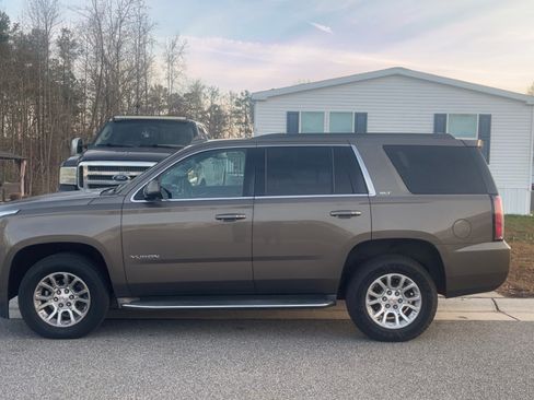 Used 2016 GMC Yukon SLT image 1