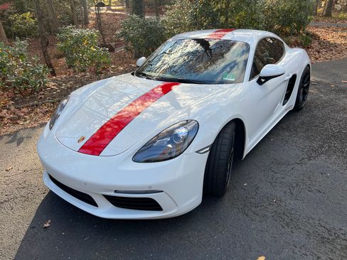 Used 2018 Porsche 718 Cayman image 2