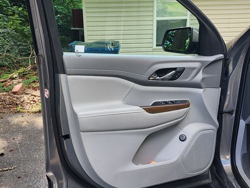 Used 2019 GMC Acadia SLE w/ Driver Alert Package I FWD image 6