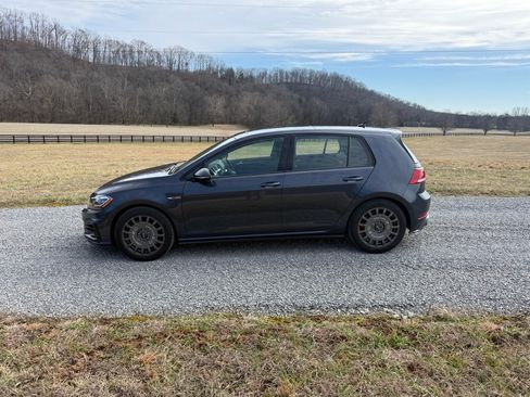 Used 2018 Volkswagen GTI SE image 6
