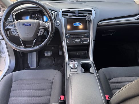 Used 2017 Ford Fusion SE FWD image 13