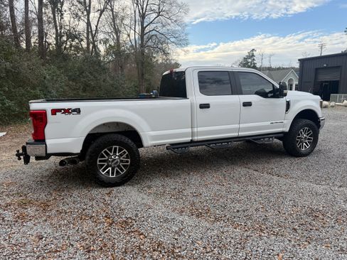 Used 2019 Ford F250 XL w/ Power Equipment Group image 4