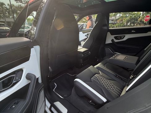 Used 2024 Lamborghini Urus S AWD/4WD image 9