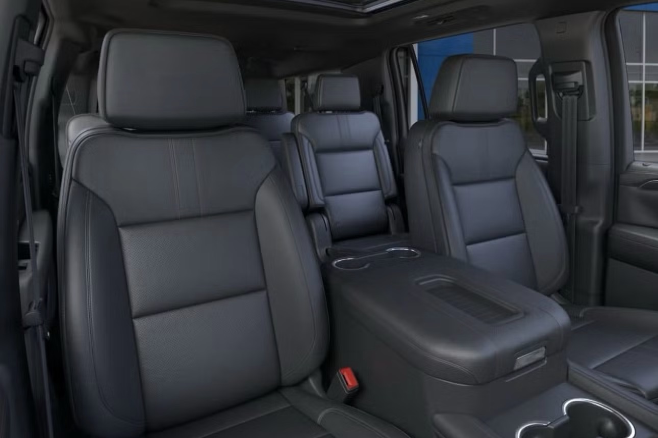 Used 2024 Chevrolet Suburban RST w/ Luxury Package AWD/4WD image 19