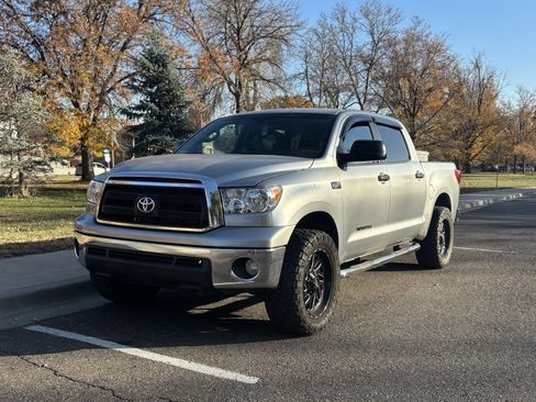 Used 2010 Toyota Tundra 4x4 CrewMax image 4