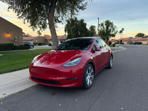 Used 2022 Tesla Model Y Performance image 2