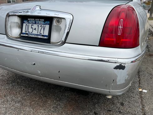 Used 2000 Lincoln Town Car Signature image 11