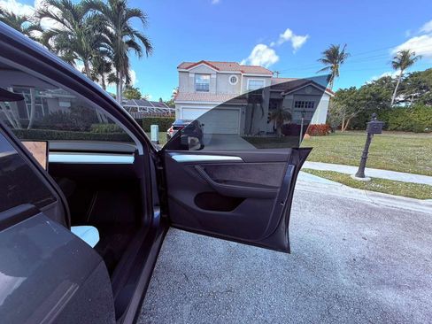 Used 2023 Tesla Model Y Long Range image 12