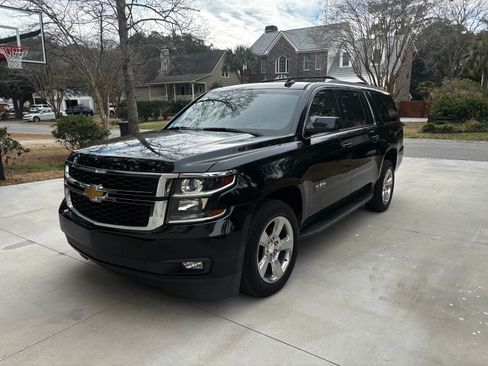 Used 2017 Chevrolet Suburban LT image 1