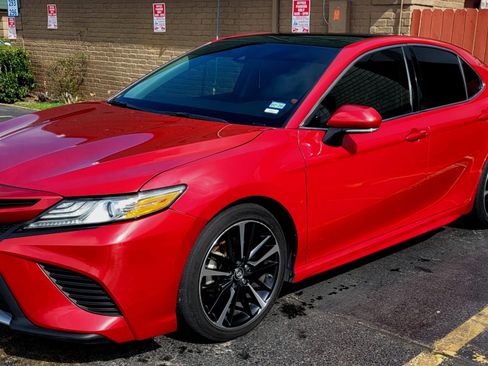 Used 2019 Toyota Camry XSE image 2