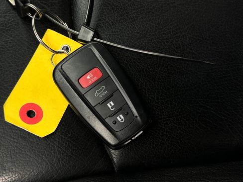 Used 2021 Toyota RAV4 XLE w/ Convenience Package image 17