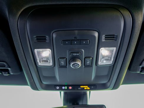 Used 2022 Chevrolet Suburban Z71 w/ Z71 Off-Road Package image 22