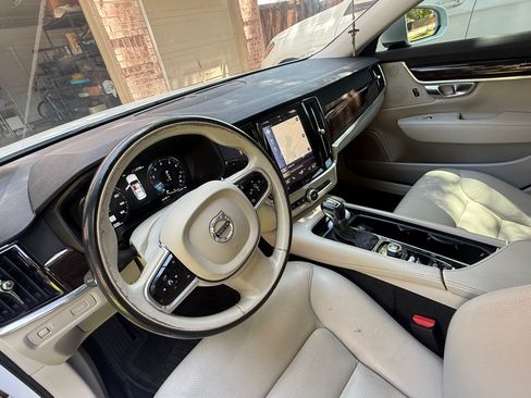 Used 2018 Volvo S90 T5 Momentum w/ Convenience Package AWD/4WD image 4