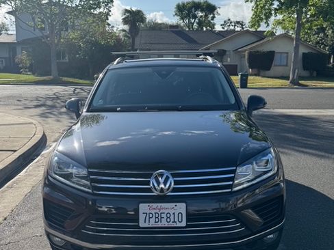 Used 2016 Volkswagen Touareg VR6 image 6