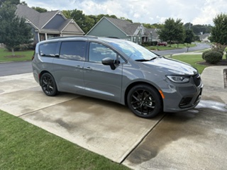 Used 2023 Chrysler Pacifica Touring-L w/ S Appearance Package FWD image 4
