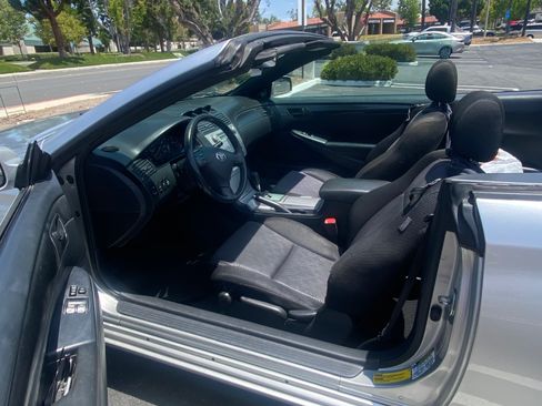 Used 2005 Toyota Solara SE FWD image 2