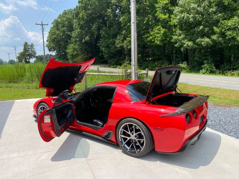 Used 2004 Chevrolet Corvette Z06 w/ Memory Package RWD image 10