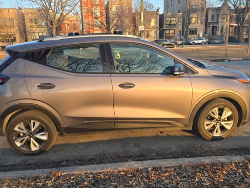 Used 2023 Chevrolet Bolt EUV LT w/ Convenience Package image 4