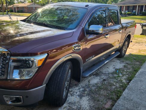 Used 2017 Nissan Titan Platinum Reserve image 12