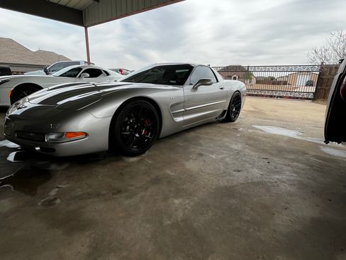 Used 2004 Chevrolet Corvette Z06 w/ Memory Package RWD image 6