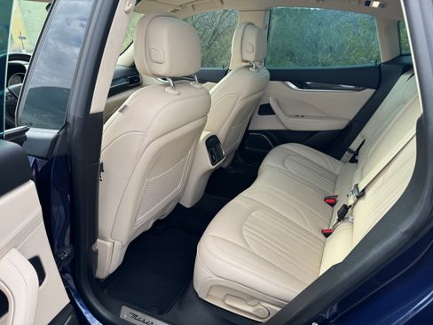 Used 2017 Maserati Levante w/ Luxury Package image 12