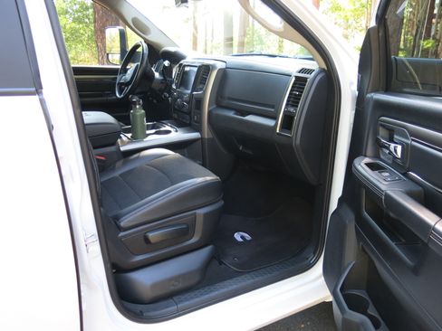 Used 2018 RAM 2500 Big Horn w/ Sport Appearance Group AWD/4WD image 20