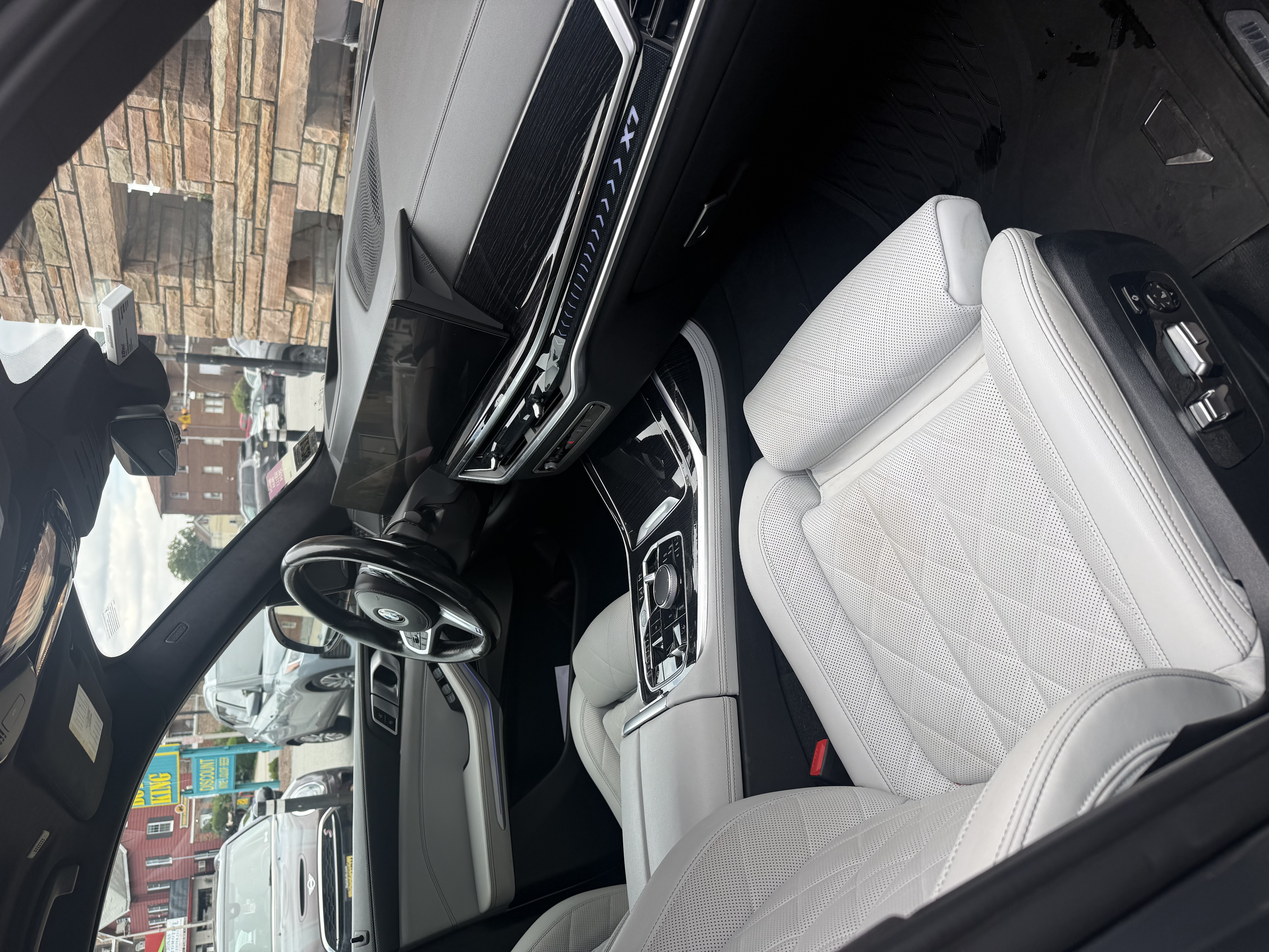 Used 2023 BMW X7 xDrive40i w/ M Sport Package AWD/4WD image 12