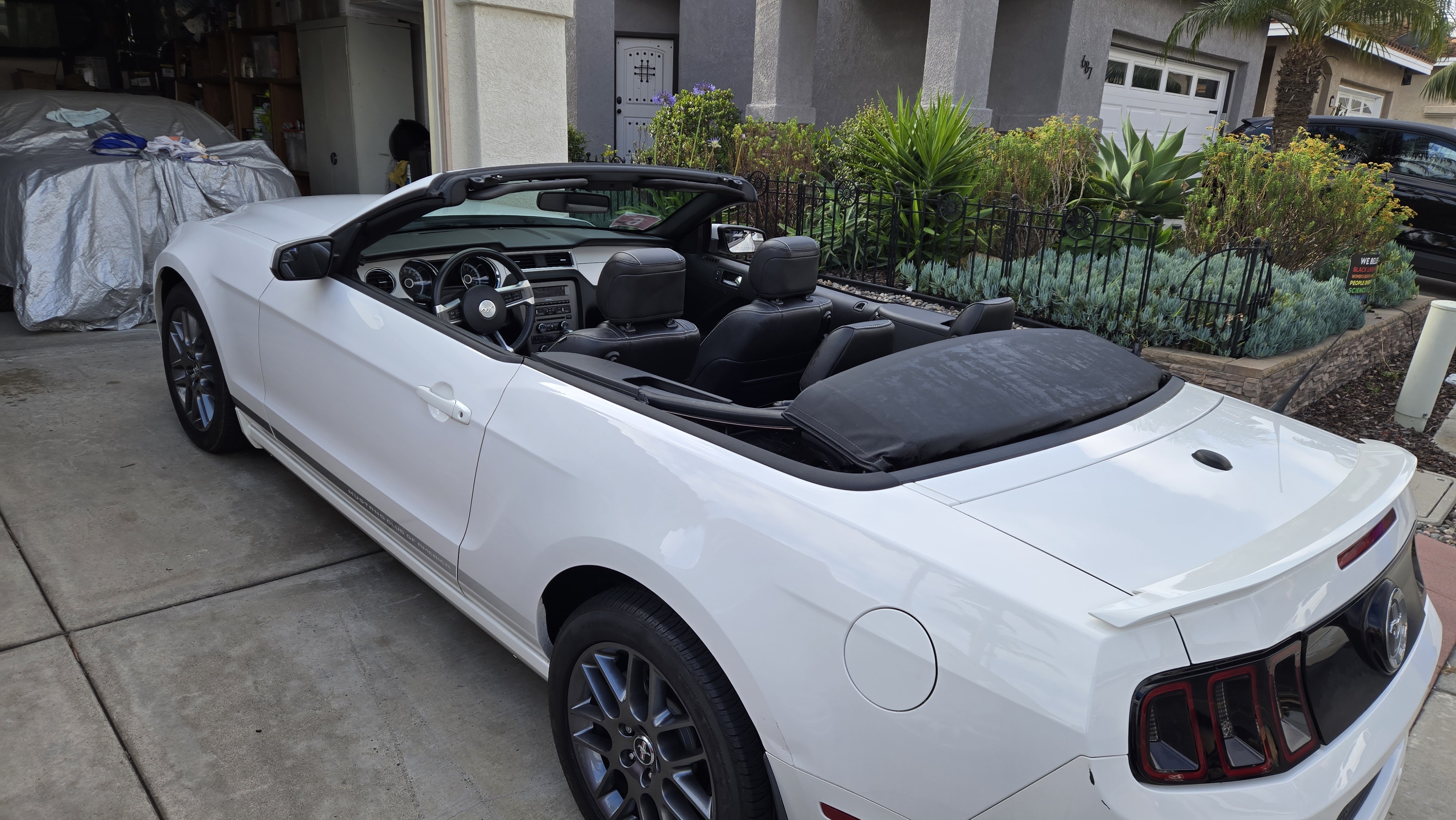 Used 2013 Ford Mustang Premium RWD image 8