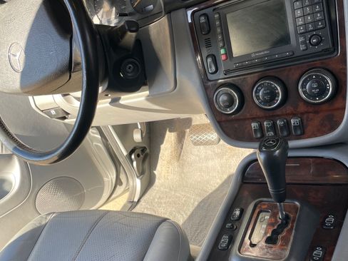 Used 2004 Mercedes-Benz ML 350 ML 350 Sport Utility 4D image 4