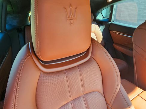 Used 2022 Maserati Levante Modena image 12