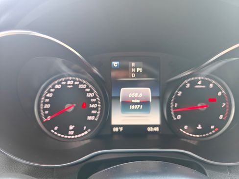 Used 2019 Mercedes-Benz GLC 300 4MATIC image 8