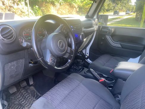 Used 2012 Jeep Wrangler Sport w/ Connectivity Group AWD/4WD image 15